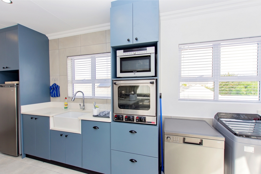 5 Bedroom Property for Sale in Brittania Beach Estate Western Cape